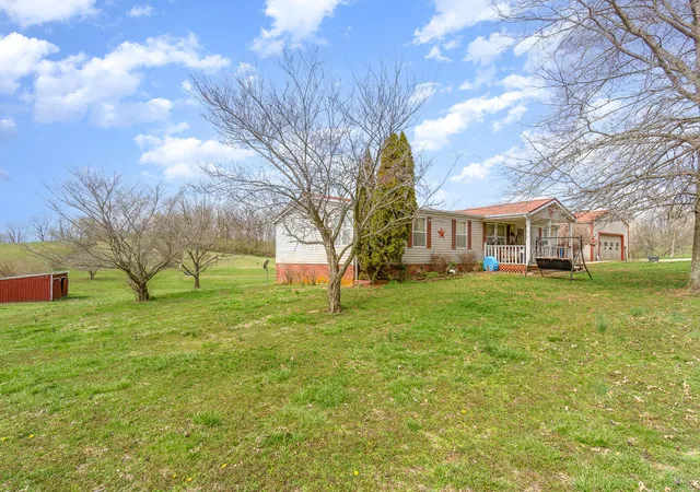 Photo 3 of Sale Pending at 360 N Middletown Rd, Winchester, KY 40391 | MLS# 25005577 | Listing updated on 2025-09-12