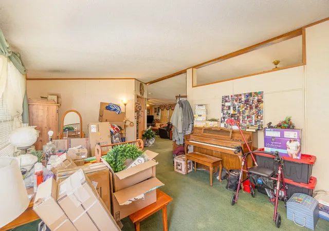 Photo 4 of Sale Pending at 360 N Middletown Rd, Winchester, KY 40391 | MLS# 25005577 | Listing updated on 2025-09-12