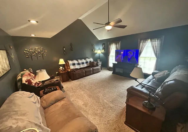 Photo 3 of Single family home for sale at 296 Ferry Rd, Somerset, KY 42503 | MLS# 25009928 | Listing updated on 2025-09-22