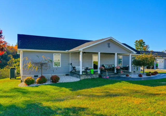 Homes for sale in East Bernstadt, KY | 6153 N Us 25, East Bernstadt, KY 40729 | MLS# 25010025