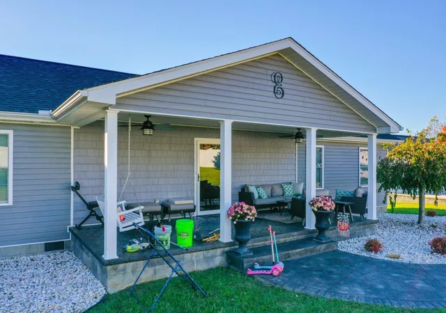 Homes for sale in East Bernstadt, KY | 6153 N Us 25, East Bernstadt, KY 40729 | MLS# 25010025