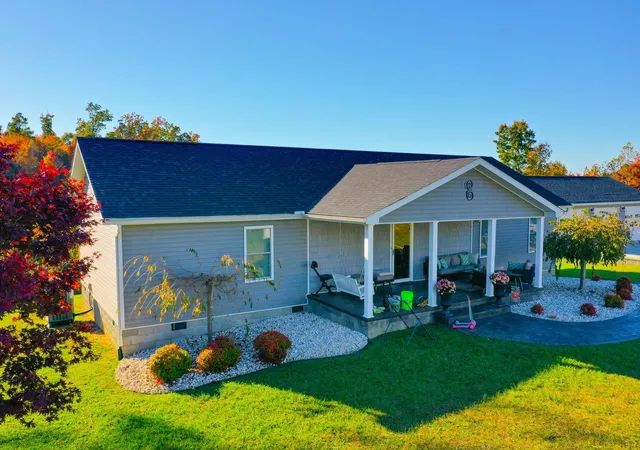 Homes for sale in East Bernstadt, KY | 6153 N Us 25, East Bernstadt, KY 40729 | MLS# 25010025
