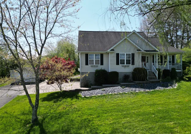 Photo 1 of Single family home for sale at 121 Clay Lucas Dr, London, KY 40744 | MLS# 25007869 | Listing updated on 2025-10-24