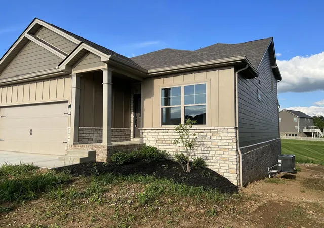 Photo 3 of Single family home for sale at 129 Hickory Grove, Georgetown, KY 40324 | MLS# 22011429 | Listing updated on 2026-05-26