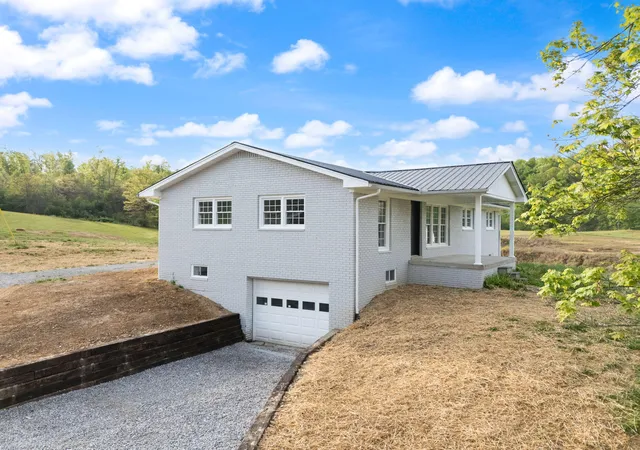 1st image of 827 Pine Hill Brock Rd, London, KY 40741 | MLS# 25007960