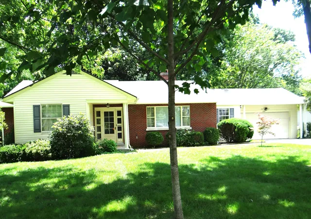 Photo 1 of Single family home for sale at 444 Pleasantwood Dr, Danville, KY 40422 | MLS# 25013454 | Listing updated on 2025-10-30