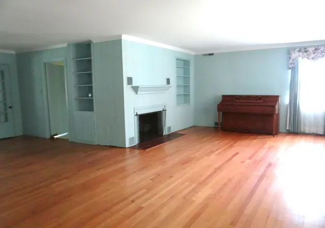 Photo 2 of Single family home for sale at 444 Pleasantwood Dr, Danville, KY 40422 | MLS# 25013454 | Listing updated on 2025-10-30