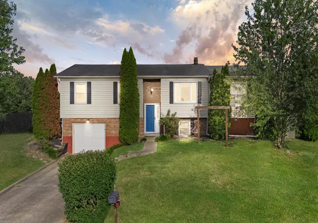 Photo 1 of Single family home for sale at 556 Lakeview Cir, Mount Sterling, KY 40353 | MLS# 25015272 | Listing updated on 2025-10-04