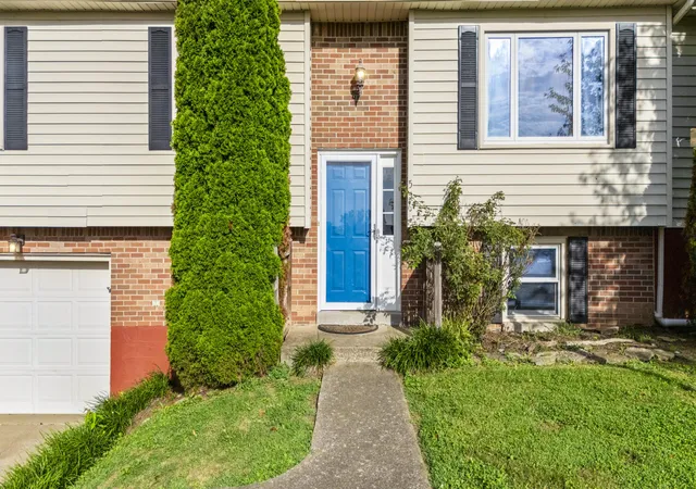 Photo 3 of Single family home for sale at 556 Lakeview Cir, Mount Sterling, KY 40353 | MLS# 25015272 | Listing updated on 2025-10-04