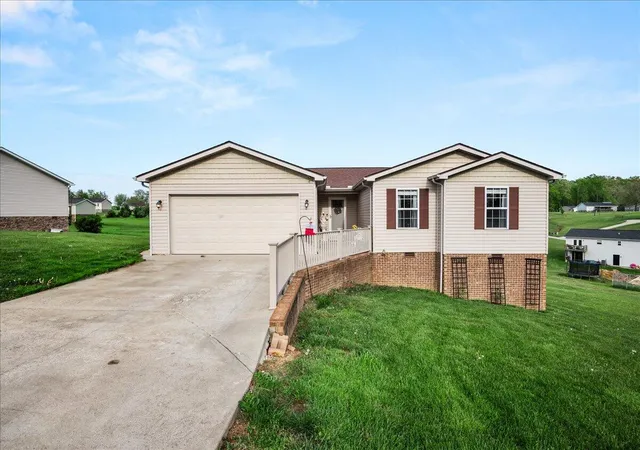 Photo 1 of Single family home for sale at 270 Hickory Hill Dr, Corbin, KY 40701 | MLS# 25007928 | Listing updated on 2025-09-12