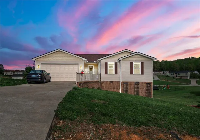 Photo 2 of Single family home for sale at 270 Hickory Hill Dr, Corbin, KY 40701 | MLS# 25007928 | Listing updated on 2025-09-12