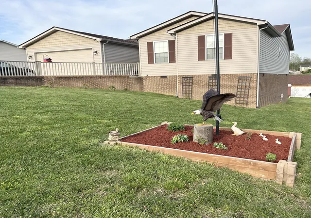 Photo 3 of Single family home for sale at 270 Hickory Hill Dr, Corbin, KY 40701 | MLS# 25007928 | Listing updated on 2025-09-12
