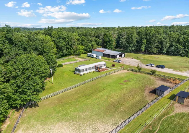 2nd image of 1100 Doublegate Rd, Jeffersonville, KY 40337 | MLS# 25014097