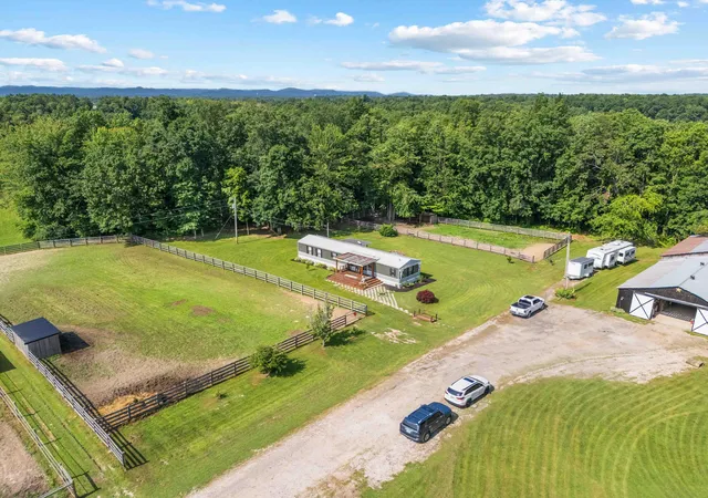 4th image of 1100 Doublegate Rd, Jeffersonville, KY 40337 | MLS# 25014097