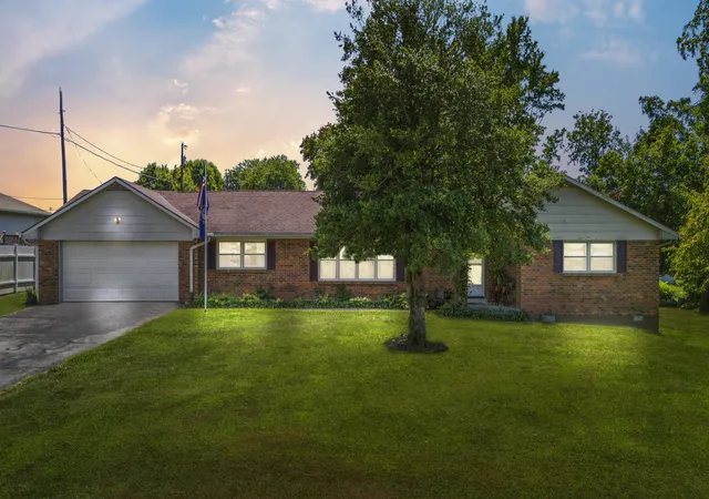 Single Family Residence at 1020 Fogg Pike, Mount Sterling, KY 40353 | MLS# 24018327 | | Sold on 2024-10-02