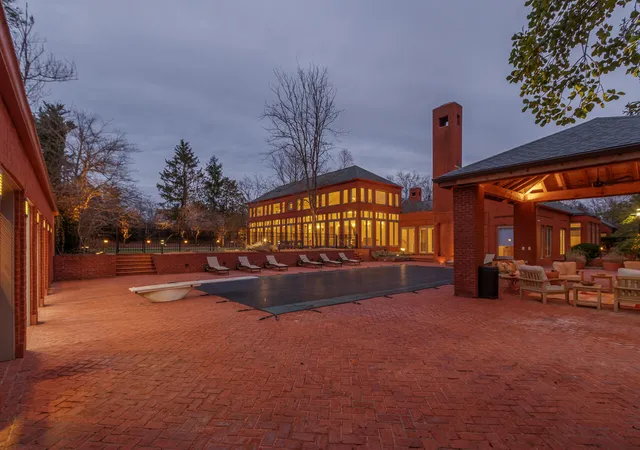 Photo 3 of Mansion for sale at 3105 Warrenwood Wynd, Lexington, KY 40502 | MLS# 25002521 | Listing updated on 2026-02-12