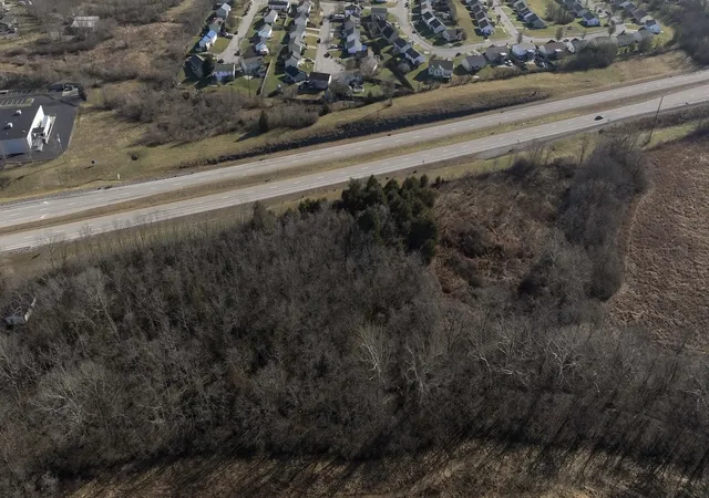 Photo 4 of House for sale at 1600 Ironworks Rd, Winchester, KY 40391 | MLS# 25002637 | Listing updated on 2026-04-22