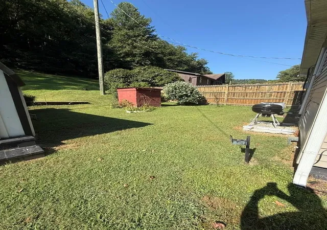 Homes for sale in Pikeville, KY | 45 Knob Fork Rd, Pikeville, KY 41501 | MLS# 25013004