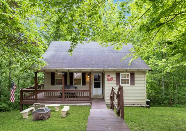 Photo 1 of Single family home for sale at 460 Roberts Bend Rd, Burnside, KY 42519 | MLS# 25008419 | Listing updated on 2025-09-22