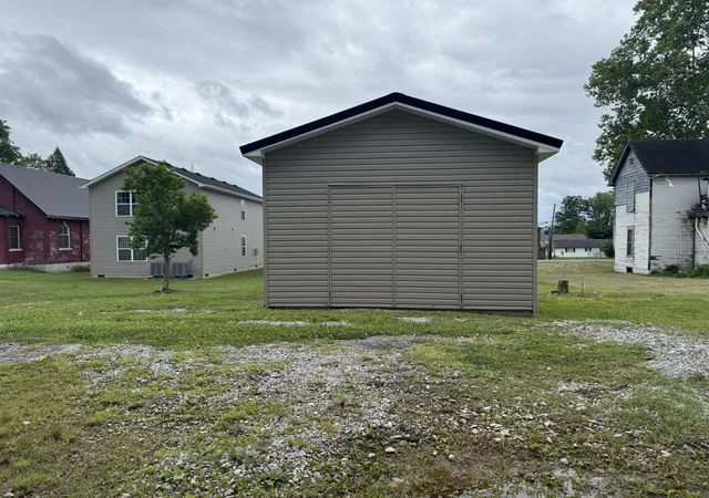 2nd image of 275-277 Broadway St, Irvine, KY 40336