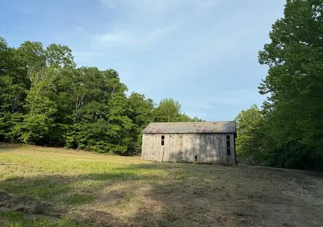 Photo 3 of Sale Pending at 275 Horns River Rd, Irvine, KY 40336 | MLS# 25012110 | Listing updated on 2026-08-31