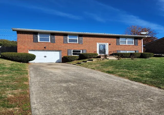 1st image of 904 Shoemoore Dr, Mount Sterling, KY 40353 | MLS# 23020227