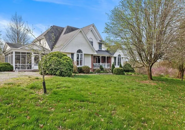 Photo 4 of Single family home for sale at 1361 Pumphouse Rd, Lawrenceburg, KY 40342 | MLS# 24007036 | Listing updated on 2025-09-12