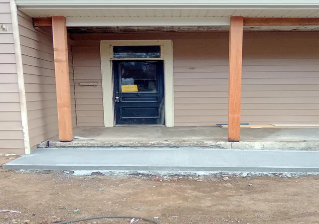Photo 3 of Sale Pending at 349 N Greenville St, Harrodsburg, KY 40330 | MLS# 24025375 | Listing updated on 2025-09-12