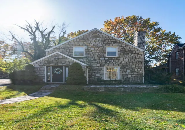 Photo 1 of Sale Pending at 502 S Main St, Lawrenceburg, KY 40342 | MLS# 24022978 | Listing updated on 2025-09-12