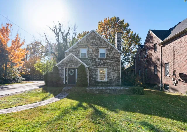 Photo 2 of Sale Pending at 502 S Main St, Lawrenceburg, KY 40342 | MLS# 24022978 | Listing updated on 2025-09-12
