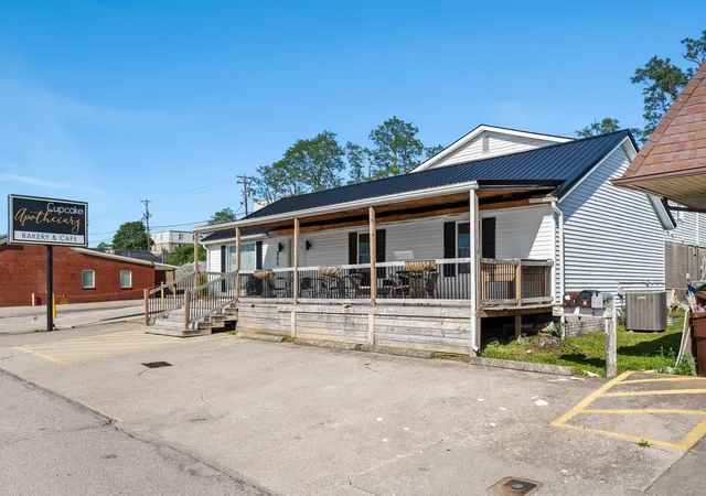 3rd image of 808 Bypass Rd, Winchester, KY 40391 | MLS# 25015851