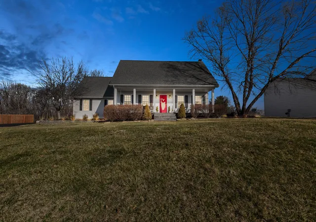 Single Family Residence at 107 Ridgecrest Dr, Mount Sterling, KY 40353 | MLS# 24002295 |  | Sold on 2024-03-18