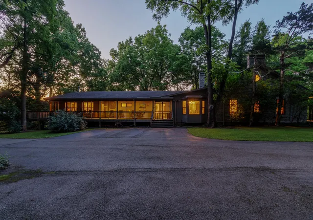 Photo 2 of Sale Pending at 800 S Scruggs, Frankfort, KY 40601 | MLS# 22013889 | Listing updated on 2025-09-12