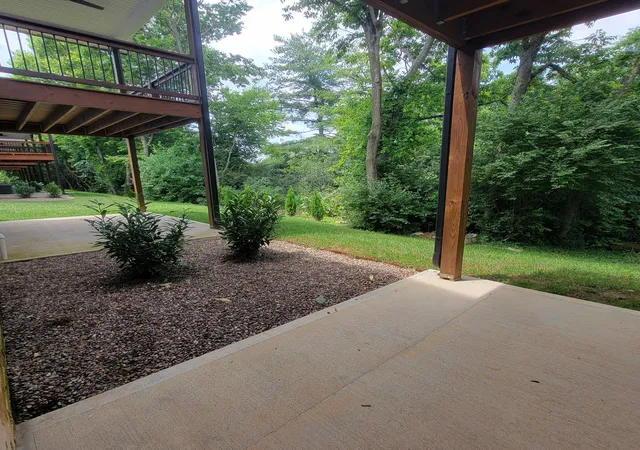Listing Photo 2 - Condo for sale in building located at 230 Sugartree Ln, Versailles, KY 40383 - Unit #