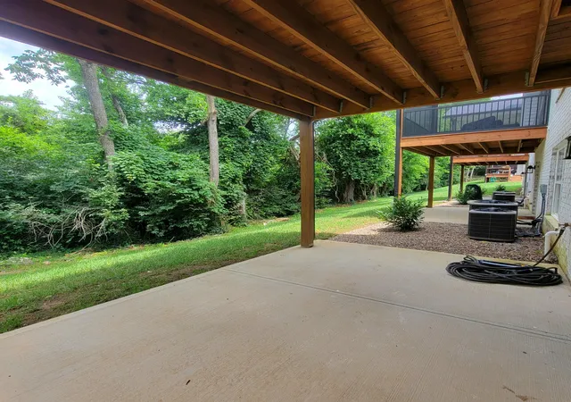 Homes for sale in Versailles, KY | 230 Sugartree Ln, Versailles, KY 40383 | MLS# 24021066