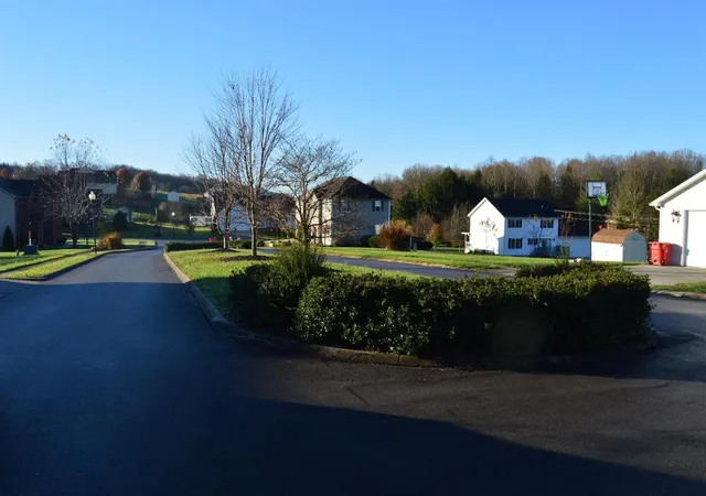 Photo 2 of Sale Pending at 41 Bryants Way, London, KY 40741 | MLS# 1524687 | Listing updated on 2026-10-13