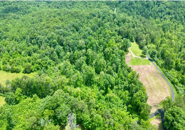 Photo 4 of Single family home for sale at 1496 Conrad Cemetary Rd, Somerset, KY 42503 | MLS# 25013562 | Listing updated on 2026-06-09