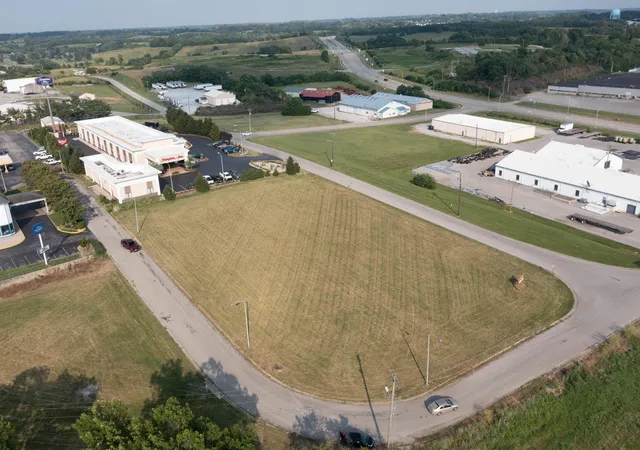 2nd image of 1005 Early Dr, Winchester, KY 40391 | MLS# 20111871