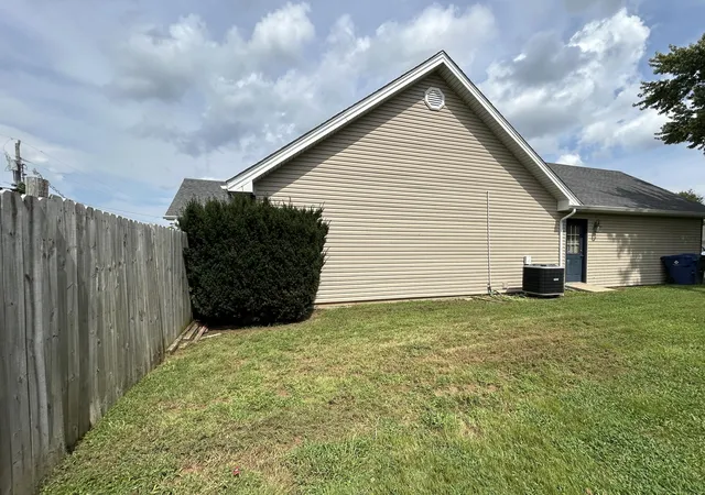 Photo 4 of Single family home for sale at 1692 Patterson Branch Rd, Somerset, KY 42503 | MLS# 25003387 | Listing updated on 2026-09-22