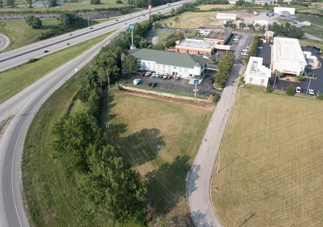 3rd image of 800 Interstate Dr, Winchester, KY 40391 | MLS# 20111867