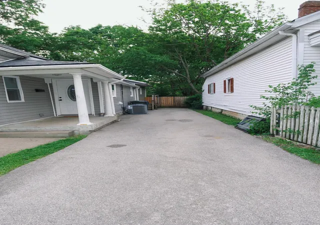 Photo 2 of Single family home for sale at 557 Chestnut St, Lexington, KY 40508 | MLS# 25012169 | Listing updated on 2025-12-29