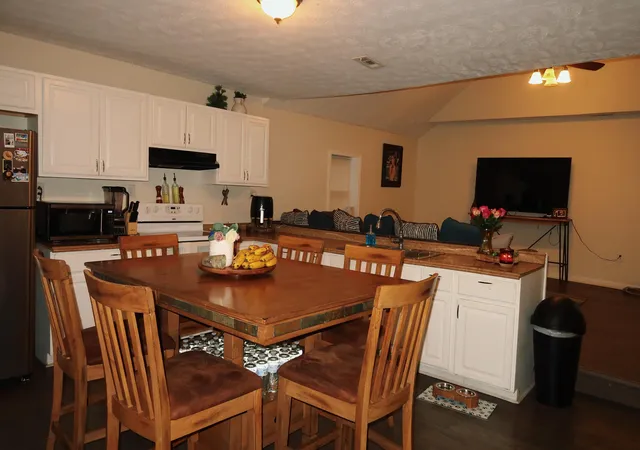 Photo 3 of Single family home for sale at 557 Chestnut St, Lexington, KY 40508 | MLS# 25012169 | Listing updated on 2025-12-29