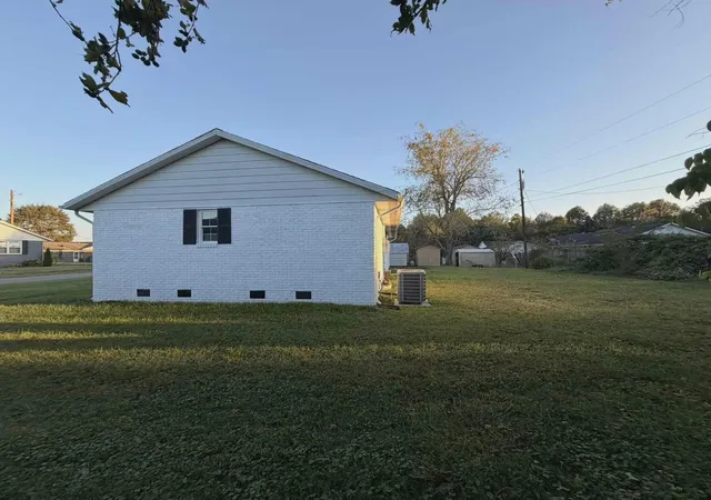 Photo 3 of Single family home for sale at 60 Meadowlark Cir, Corbin, KY 40701 | MLS# 25014680 | Listing updated on 2025-12-08