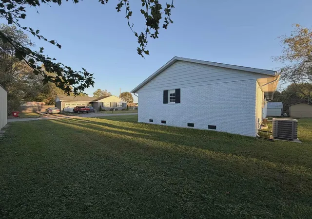 Photo 3 of Single family home for sale at 60 Meadowlark Cir, Corbin, KY 40701 | MLS# 25014680 | Listing updated on 2025-12-08