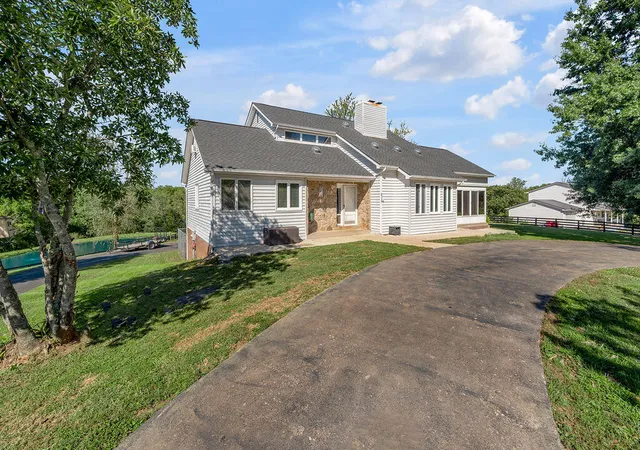 3rd image of 614 Mule Shed Ln, Richmond, KY 40475 | MLS# 25004398