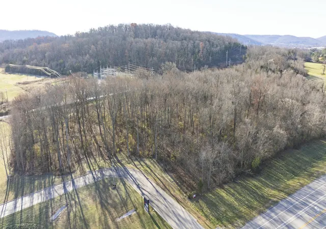3rd image of 008 Rolling Hills Blvd, Monticello, KY 42633 | MLS# 25000469