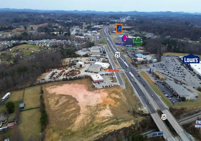 Photo 2 of Sale Pending at 676 W Cumberland Gap Pkwy, Corbin, KY 40701 | MLS# 25005014 | Listing updated on 2026-10-13