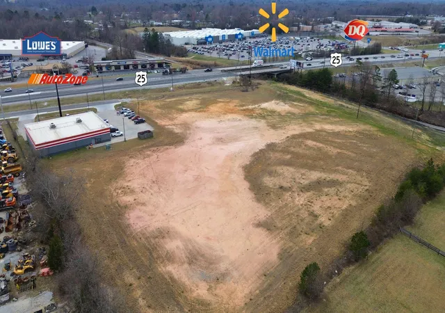 Photo 3 of Sale Pending at 676 W Cumberland Gap Pkwy, Corbin, KY 40701 | MLS# 25005014 | Listing updated on 2026-10-13