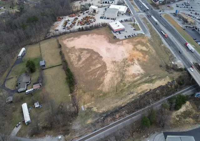 Photo 3 of Sale Pending at 676 W Cumberland Gap Pkwy, Corbin, KY 40701 | MLS# 25005014 | Listing updated on 2026-10-13