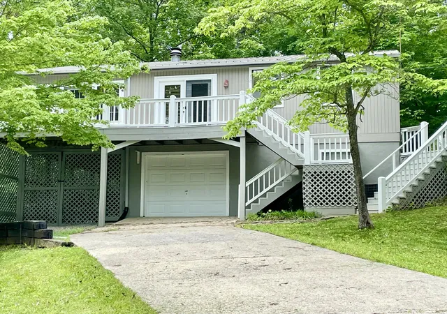 Photo 2 of Single family home for sale at 2019 Clifty Crk Rd, Jamestown, KY 42629 | MLS# 25014174 | Listing updated on 2025-09-12